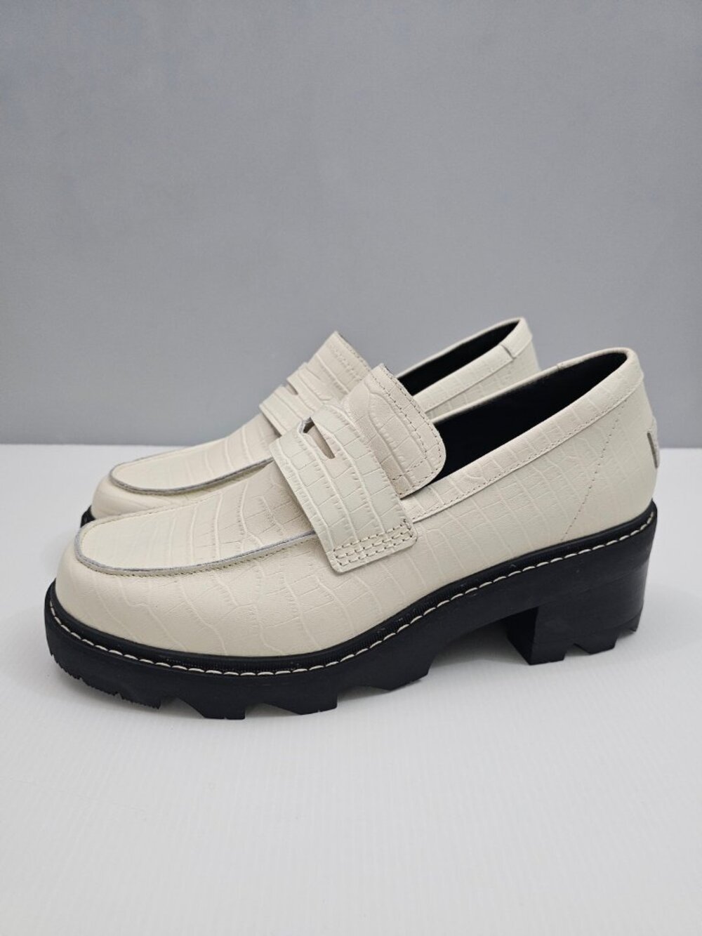 Sorel Joan Now City Penny Loafer Size 11 Neutral Cream Leather Platform Lug Sole